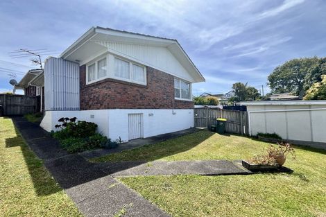 Photo of property in 2/8 Manuka Road, Glenfield, Auckland, 0629