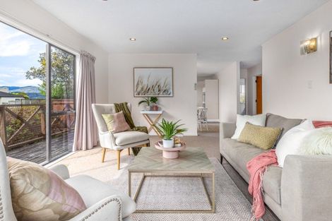 Photo of property in 16 The Crowsnest, Whitby, Porirua, 5024