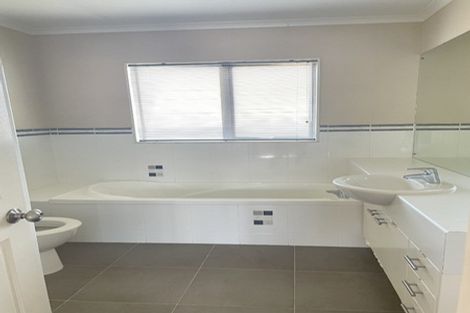 Photo of property in 6 Oswald Close, Flat Bush, Auckland, 2016