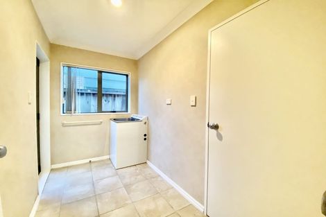 Photo of property in 6 Lissleton Drive, East Tamaki, Auckland, 2013