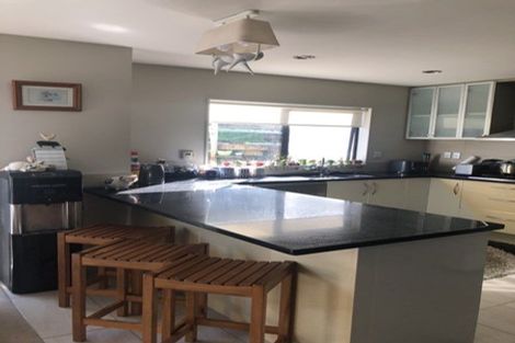 Photo of property in 18 Catlins Place, Fairview Heights, Auckland, 0632