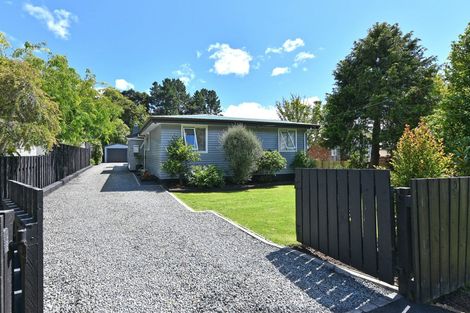 Photo of property in 4 Pinehaven Road, Pinehaven, Upper Hutt, 5019