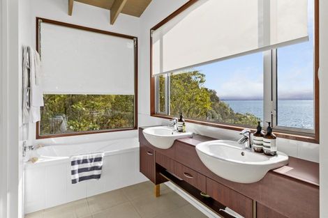 Photo of property in 26 Whakamoenga Point, Acacia Bay, Taupo, 3385