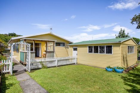 Photo of property in 69 Gloaming Hill, Titahi Bay, Porirua, 5022