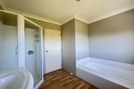 Photo of property in 40a Landsdowne Terrace, Karori, Wellington, 6012