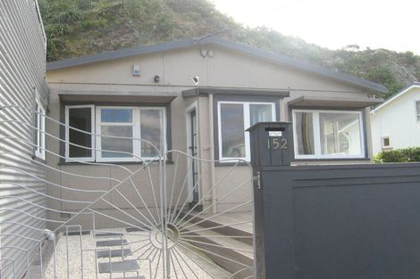 Photo of property in 152 Breaker Bay Road, Breaker Bay, Wellington, 6022