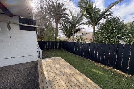 Photo of property in 3/109a Te Atatu Road, Te Atatu South, Auckland, 0610