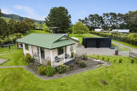 Photo of property in 140 School Road, Te Horo, Otaki, 5582