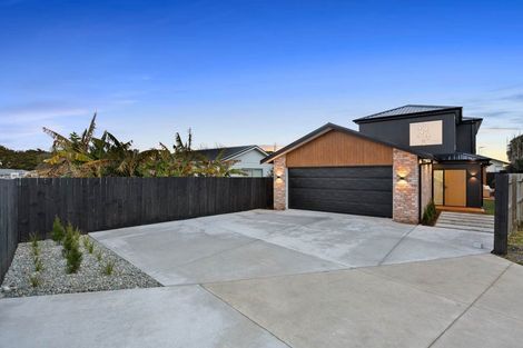 Photo of property in 7a Gambare Place, Wattle Downs, Auckland, 2103