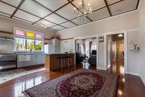 Photo of property in 14 Sandspit Road, Waiuku, 2123