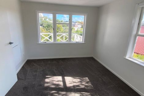 Photo of property in 33 Matipo Road, Mairangi Bay, Auckland, 0630