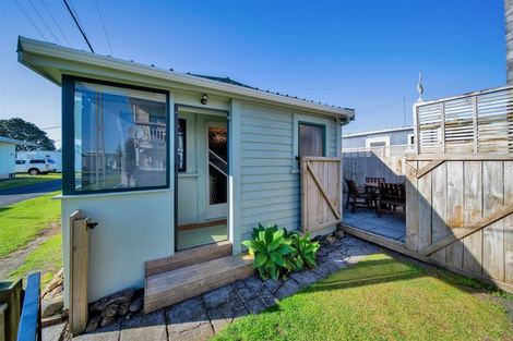 Photo of property in 59 Fifth Avenue, Urenui, 4377