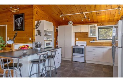 Photo of property in 1394 Whangaparaoa Road, Army Bay, Whangaparaoa, 0930