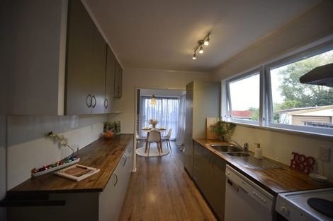Photo of property in 38 Sunvue Road, Glen Eden, Auckland, 0602