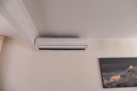 Photo of property in 70a Churton Drive, Churton Park, Wellington, 6037