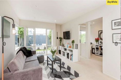 Photo of property in 2/175 Great South Road, Greenlane, Auckland, 1051