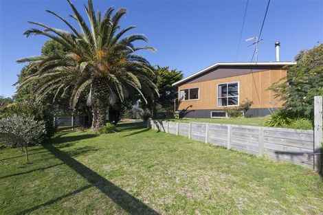 Photo of property in 10 Kawau Grove, Waikanae Beach, Waikanae, 5036