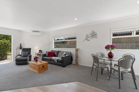 Photo of property in 9 Annalise Place, Orewa, 0931