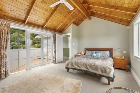 Photo of property in 207 Woodlands Park Road, Titirangi, Auckland, 0604