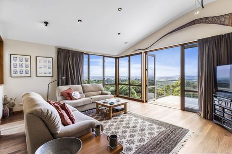 Photo of property in 318 Forest Road, Waiatarua, Auckland, 0612