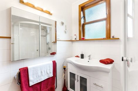 Photo of property in 18 Pinehaven Road, Pinehaven, Upper Hutt, 5019