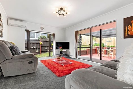 Photo of property in 2/40 Beaudine Avenue, Glenfield, Auckland, 0629