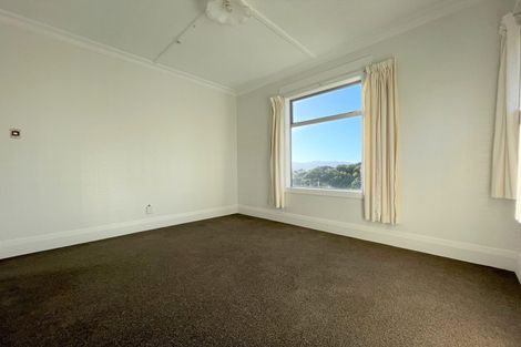 Photo of property in 24 Hungerford Road, Lyall Bay, Wellington, 6022
