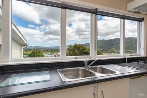 Photo of property in 19 Vista Crescent, Maoribank, Upper Hutt, 5018