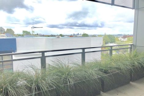 Photo of property in 2/16 Huron Street, Takapuna, Auckland, 0622