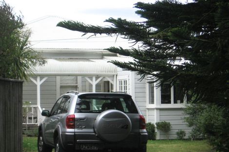 Photo of property in 10 Bank Road, Northland, Wellington, 6012