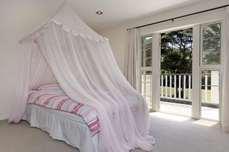 Photo of property in 33 Cochran Road, Oratia, Auckland, 0604