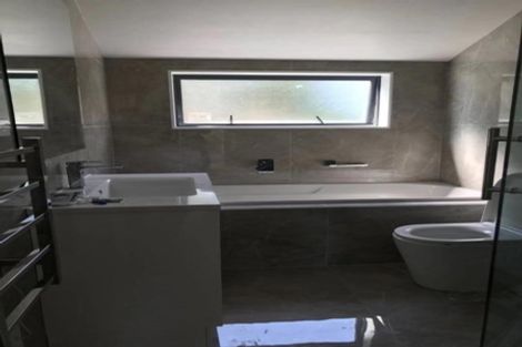 Photo of property in 3 Sunward Rise, Glenfield, Auckland, 0629