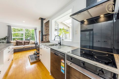 Photo of property in 35 Tairere Crescent, Rosehill, Papakura, 2113