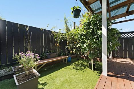 Photo of property in 10/36 West Coast Road, Glen Eden, Auckland, 0602