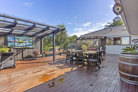 Photo of property in 33 Channing Crescent, Botany Downs, Auckland, 2010