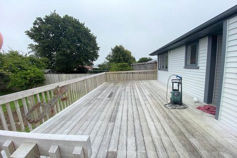 Photo of property in 20 Taipari Road, Te Atatu Peninsula, Auckland, 0610