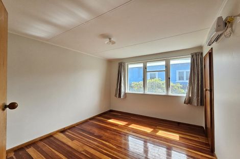 Photo of property in 15 Tawa Street, Tawa, Wellington, 5028