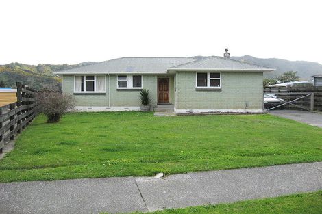 Photo of property in 4 Dewsbury Grove, Wainuiomata, Lower Hutt, 5014