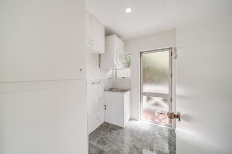 Photo of property in 2 Netherlands Avenue, Kelston, Auckland, 0602