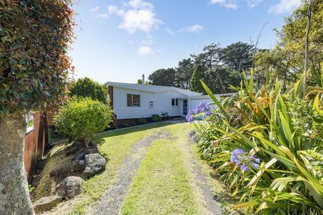 Photo of property in 38 Te Ahuahu Road, Piha, New Lynn, 0772