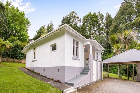 Photo of property in 2 Otitori Bay Road, Titirangi, Auckland, 0604
