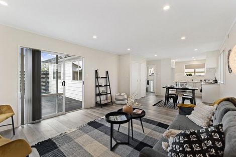 Photo of property in 2/3 Sparrow Place, Weymouth, Auckland, 2103