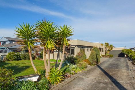 Photo of property in 50 Shortt Street, Foxton Beach, Foxton, 4815
