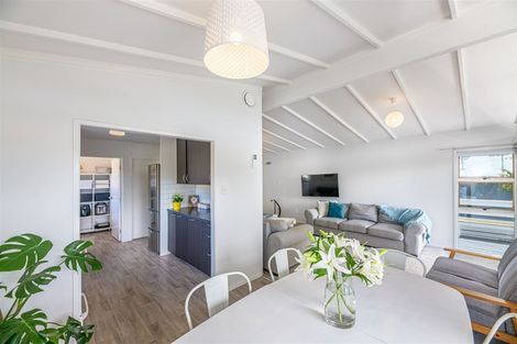 Photo of property in 100 Awaroa Road, Sunnyvale, Auckland, 0612