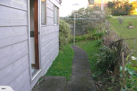 Photo of property in 2/19 Philson Terrace, Browns Bay, Auckland, 0630
