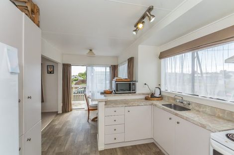 Photo of property in 9 Douglas Street, Levin, 5510