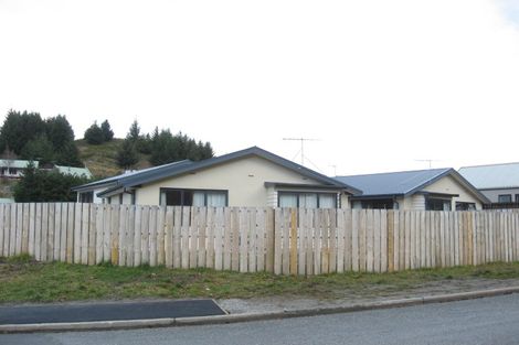 Photo of property in 6 Greenstone Place, Fernhill, Queenstown, 9300
