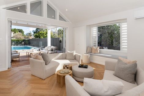 Photo of property in 15 Shelly Beach Parade, Cockle Bay, Auckland, 2014