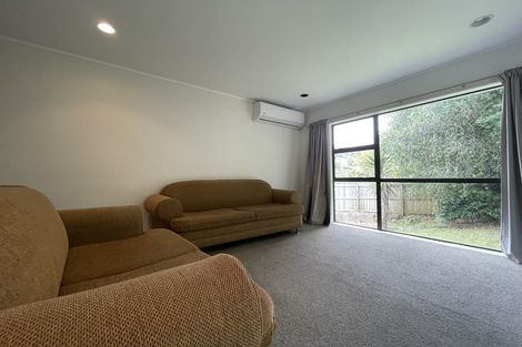 Photo of property in 2/1 Seaford Place, Murrays Bay, Auckland, 0630