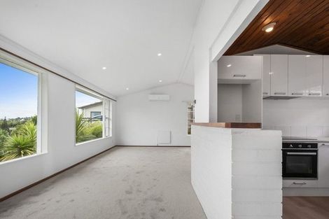 Photo of property in 2/235 Sunset Road, Sunnynook, Auckland, 0632